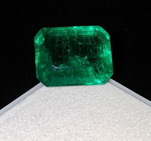 Émeraude Naturelle Verte 8,52 Carats Certifiée GIL - Pierre Précieuse Taillée En émeraude, Provenance Colombie