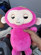 Fingerlings Hugs Bella Pink