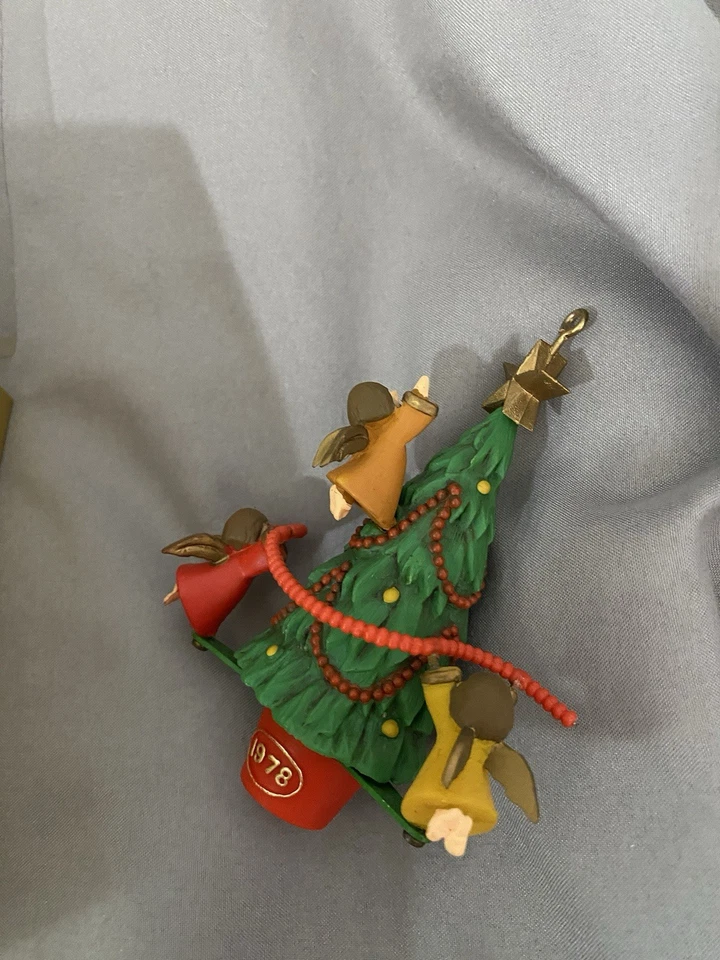 Angels in Tree Twirl About Tree Trimmer Sello Adorno De Colección Navidad 1978 Caja Foto 2 de 4