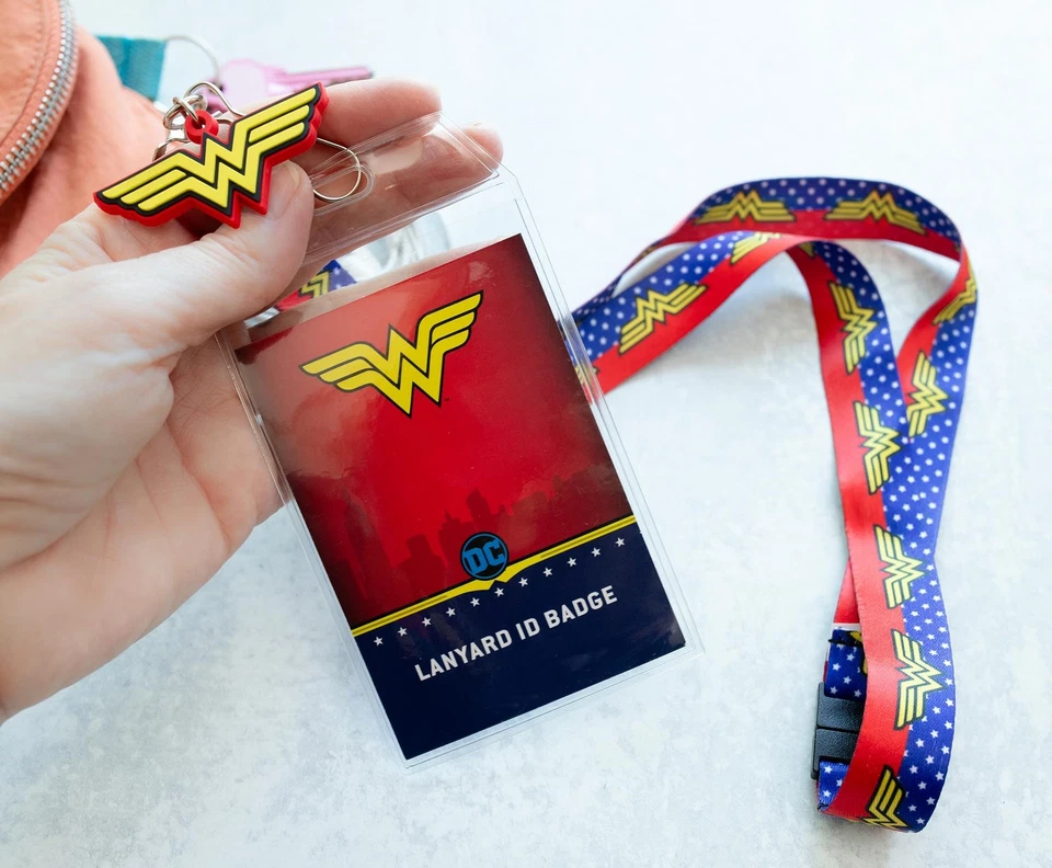 Dc Comics Wonder Woman 22-Inch Lanière Avec Identification Badge Support & Logo - Photo 4/4