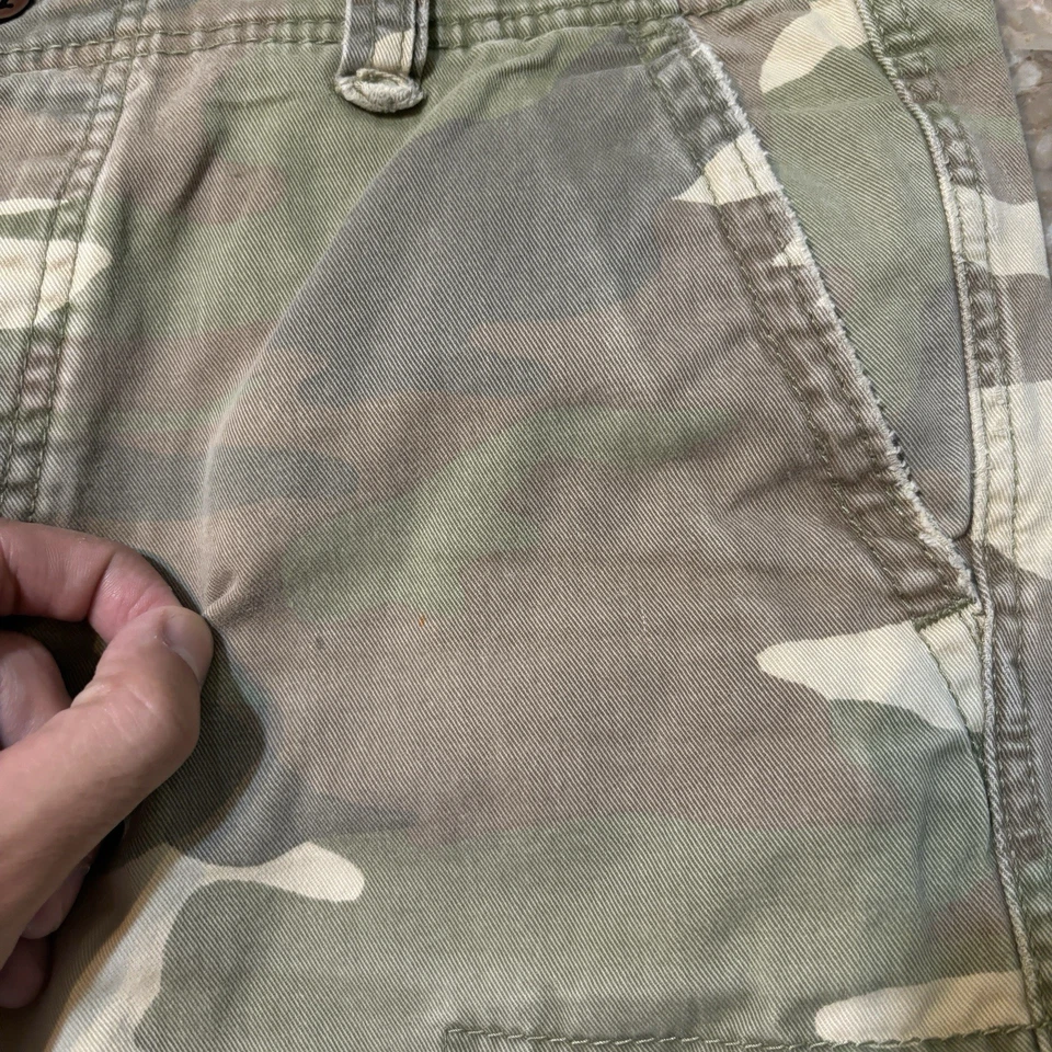 Hollister Shorts Mens 34 (Fits 36) Camo Cargo Shorts 9” Utility Baggy Button Fly - Image 2 of 4