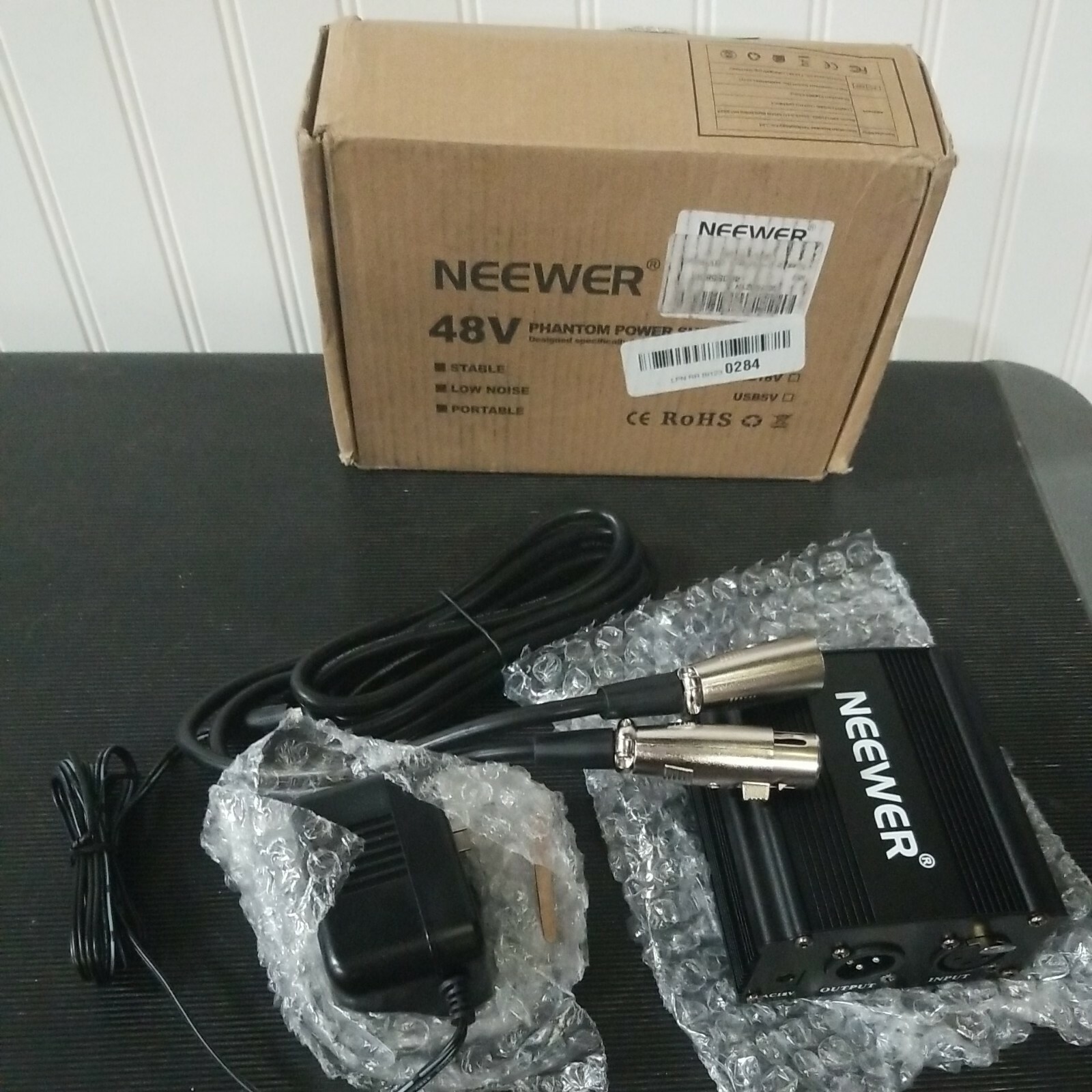 Neewer 1 Channel 48V Phantom Power Supply Black with Adapter and XLR
