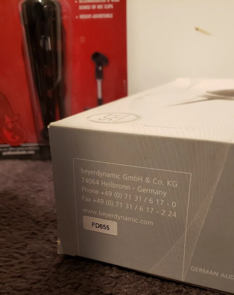 BeyerDynamic TG V30d Dynamic Vocal Microphone with 5-Ft Cable & ProLine Stand - Image 3 of 4