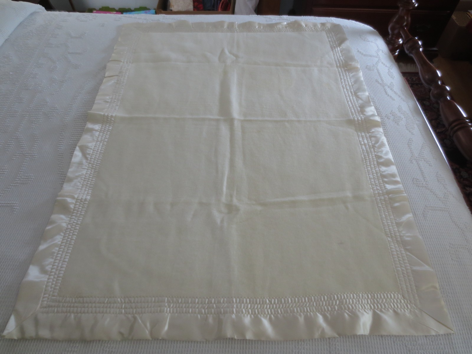 Vintage 1950's UNUSED Off-White HOMESTEAD BABY CRIB BLANKET - 37" x 49"