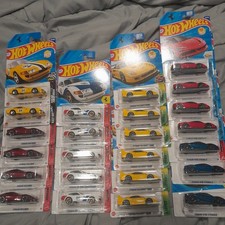 Hot Wheels FERRARI FESTIVAL. SF90. F40. 365. 12 CYLINDRI LOT OF 24 CARS