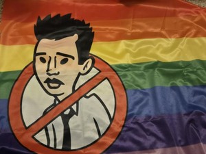 Man Seeking Woman Jay Baruchel Josh Flag TV Prop FX