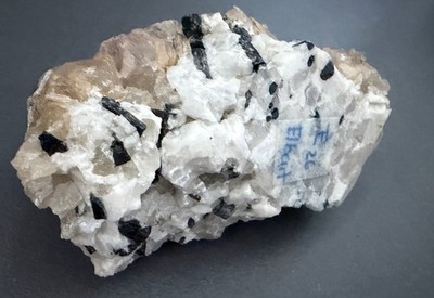 Elbait mit Quarz und Feldspat, San Piero, Elba, Italien, 234 g, 8x4x3 cm