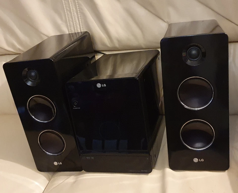 LG FA162 Sistema Stereo 160 W • Lettore CD/MP3 • Radio digitale AM/FM con - Image 2 of 3