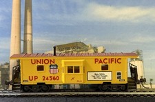 HO Walthers Union Pacific UP 24560 Bay Window...