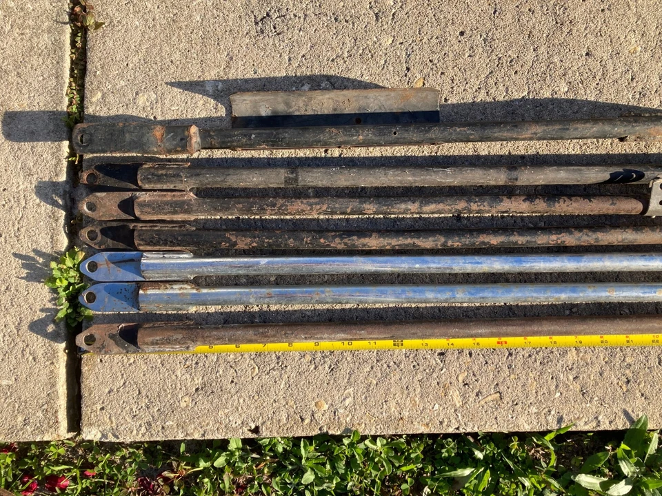 Tubo de refuerzo de ala o guardabarros Jaguar XJ6 XJ12 1974-87 o XJS RF PINTADO NEGRO Foto 3 de 4