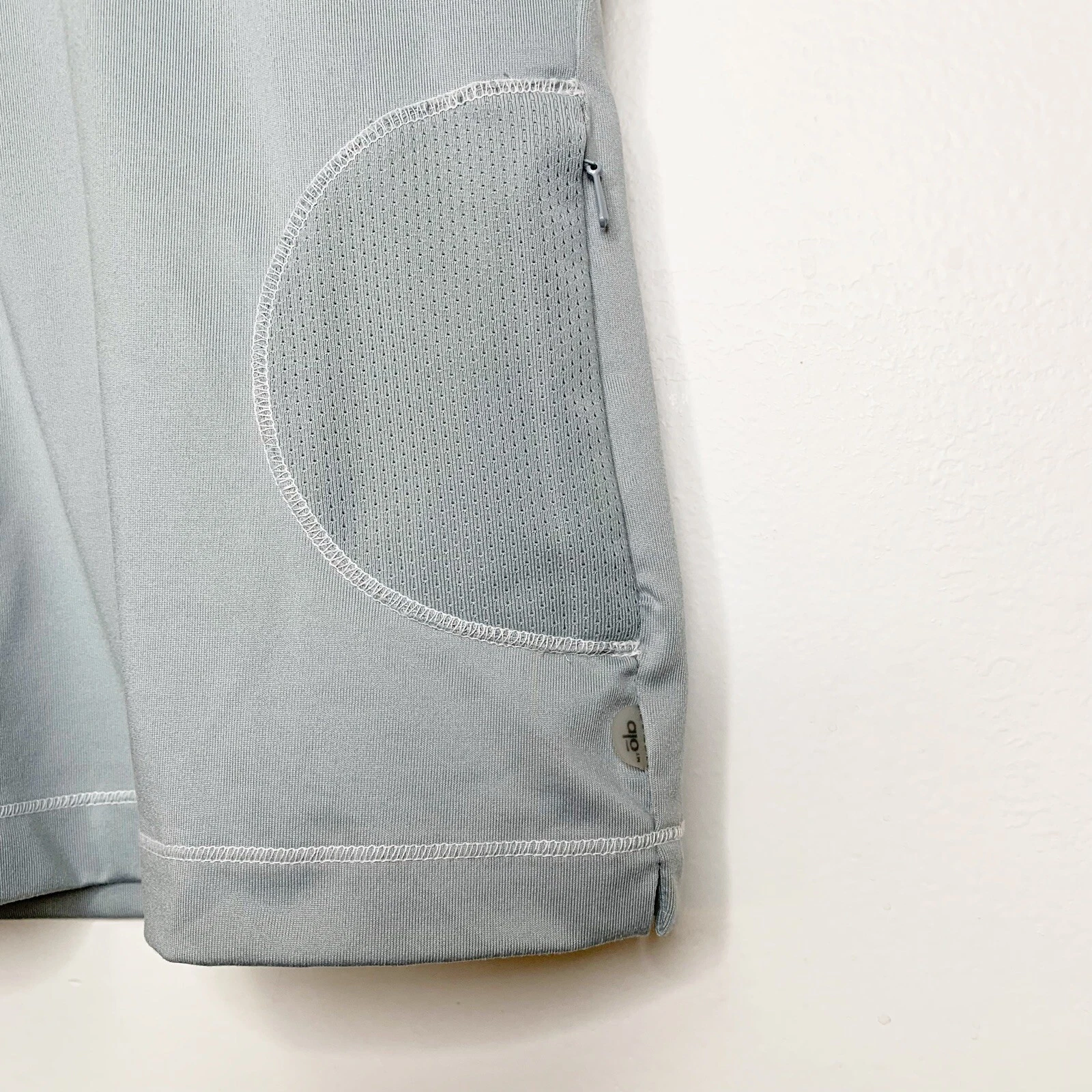 alo-yoga stitching zip pocket tank-top