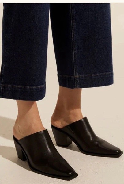 ZOE KRATZMANN PRIMARY MULE-Black Leather Heels Shoes 37- As New