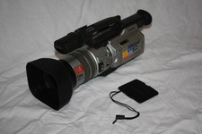 Sony DCR-VX2000 Camcorder silver 3CCD Mini DV 12x 1/3" 380,000 pixels x 3 Japan