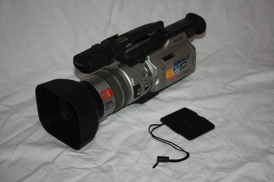 Sony DCR-VX2000 Camcorder silver 3CCD Mini DV 12x 1/3