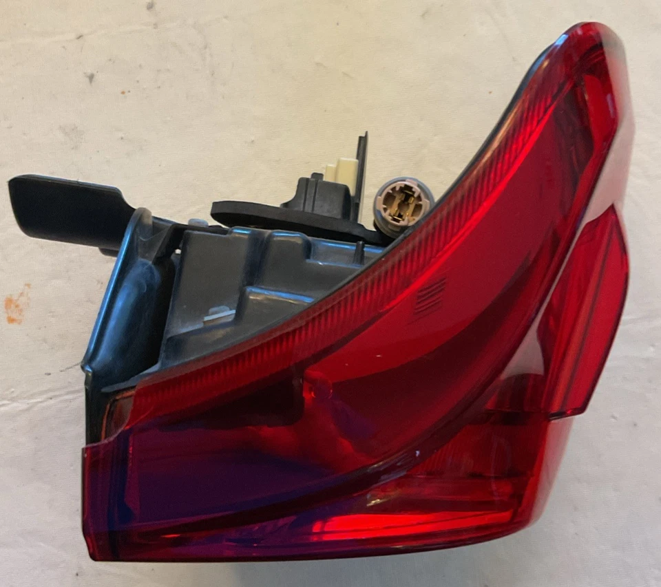 Оригинальный б/у внешний правый задний фонарь для Toyota Land Cruiser 2012–2015 годов выпуска - Изображение 4 из 4