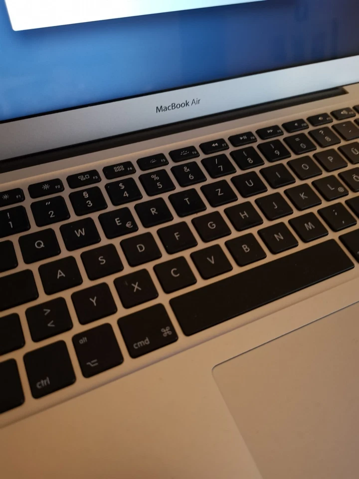 MacBook Apple Air 2017 13"(128GB SSD, Intel Core i5 5. Gen., 2,90GHz, 8GB... - Bild 2 von 4