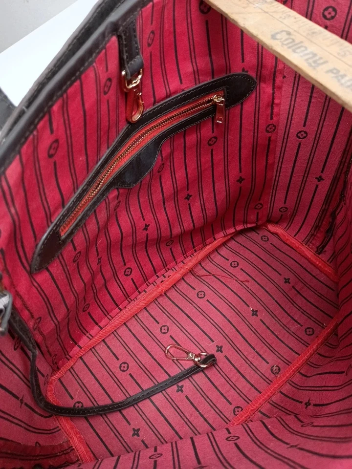 Bolso de Mano Estilo Neverfull Marrón a Cuadros - Forro Rojo - Bolso de Hombro Grande Foto 4 de 4