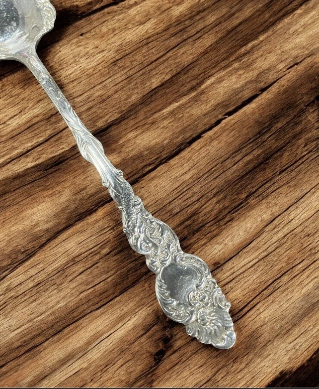 Tenedor para servir pastelería Columbia Roger plateado 1893 estilizado delfín sin monograma Foto 3 de 4