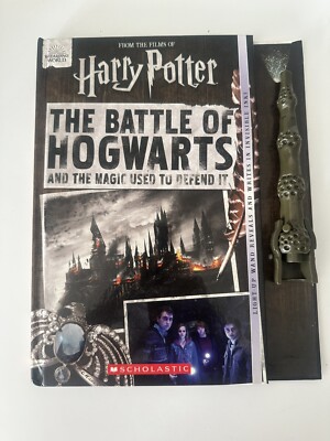 Harry PotterThe Battle of Hogwarts and the Magic Used to Defend It Book & Wand