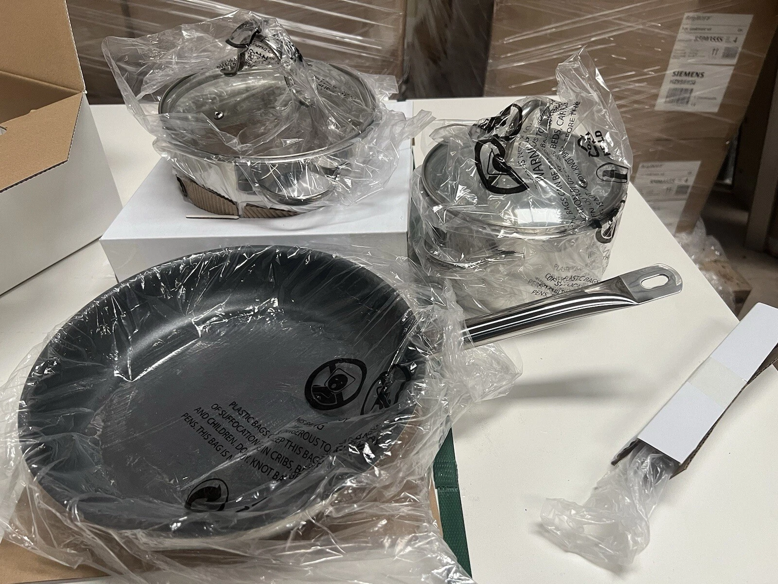 HZ9SE030 Siemens Neff Bosch Set Pots and Pan Z943SE0 Induction
Opens in a new window or tab