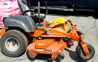 #ad Husqvarna MZ61 61quot; Zero Turn Lawn Mower Good running engine For Parts $625.00