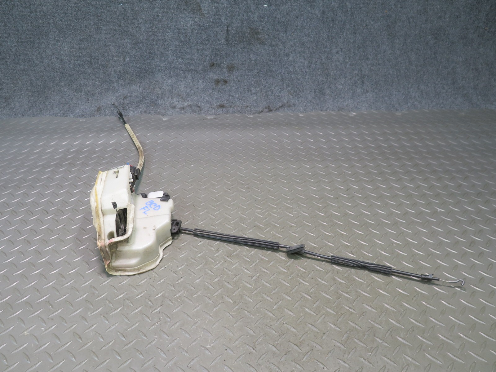2006-2012 BENTLEY CONTINENTAL FLYING SPUR FRONT LEFT DOOR LOCK LATCH ACTUATOR