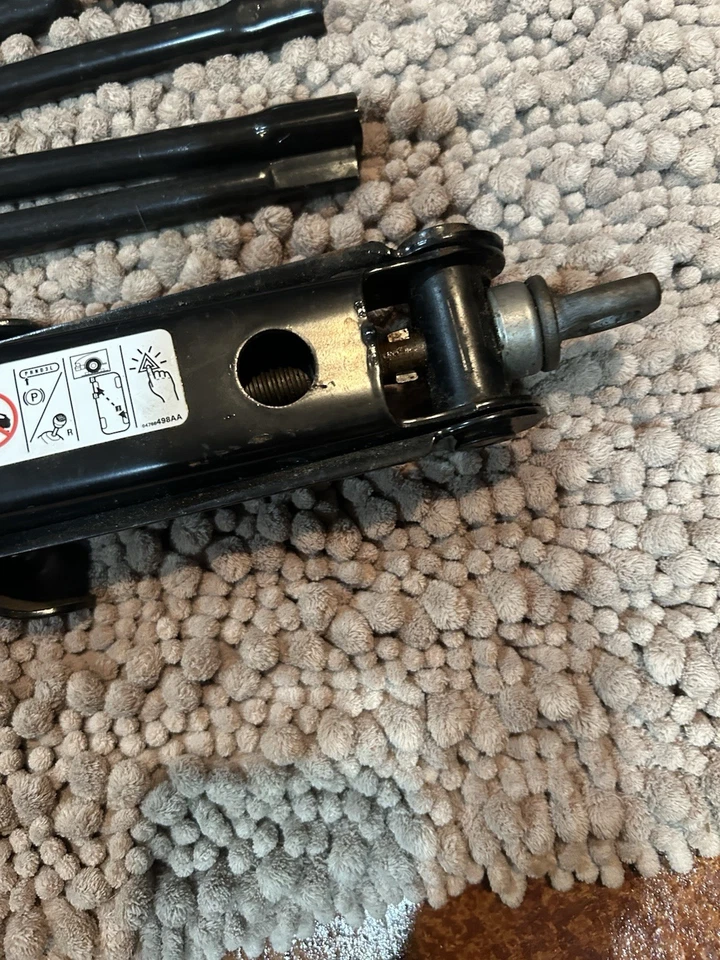 Macaco de pneu sobressalente JEEP Liberty Dodge Nitro com ferramentas chave 08-12 - Imagem 4 de 4