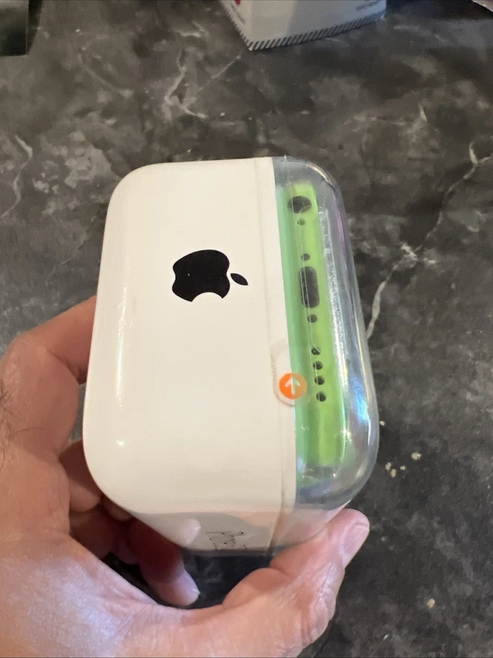 iPhone 5c New In Box.  Unopened. Green. 8G - Image 2 of 4