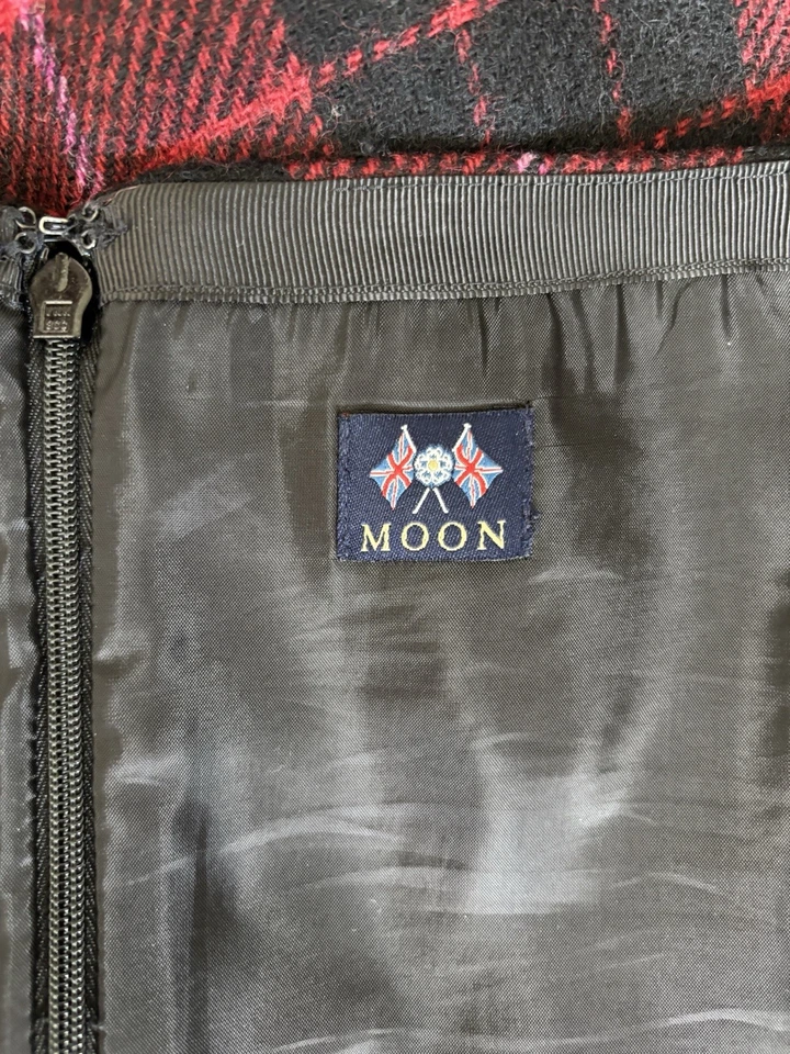 Hobbs Skirt Women Size 16 Red Black Check Wool by Moon Knee Length Pencil Tweed - Image 4 of 4