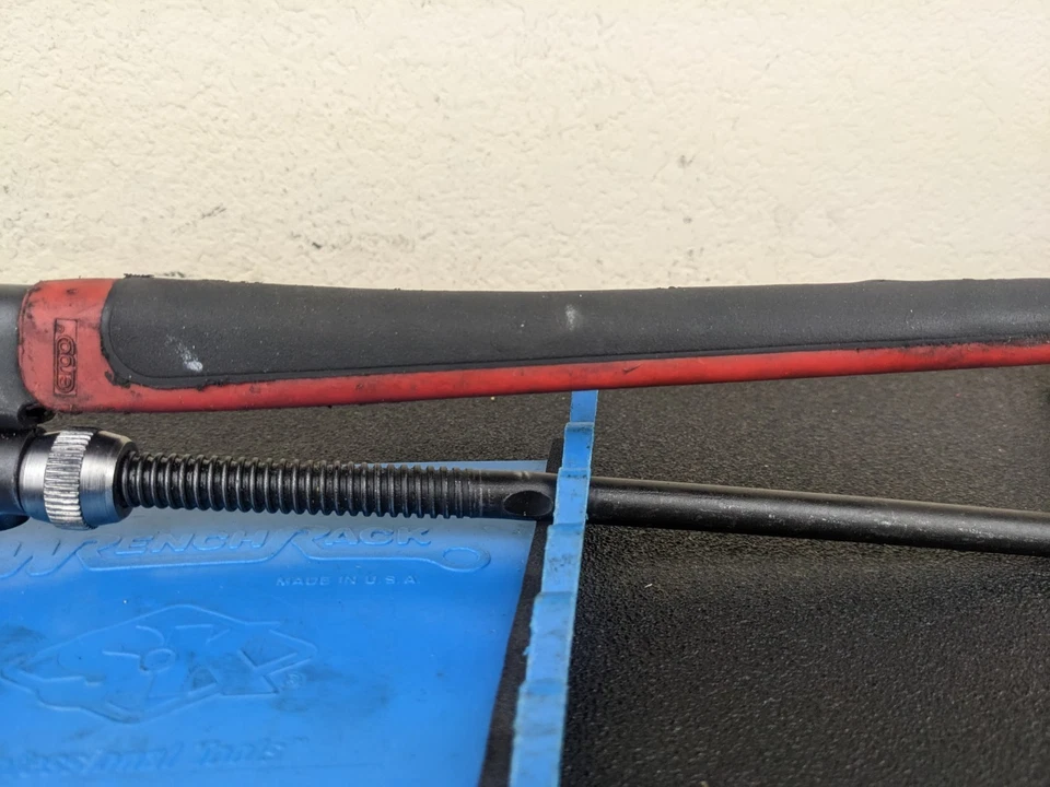 #bl087 Snap On Tools PWZ2A 17" Red Black Soft Grip Handle Pliers Wrench - Image 4 of 4