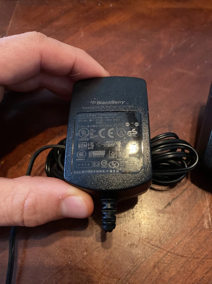Cargador de teléfono adaptador fuente de alimentación de CA Blackberry PSM04R-050CHW1 (M) salida 5 voltios Foto 2 de 4