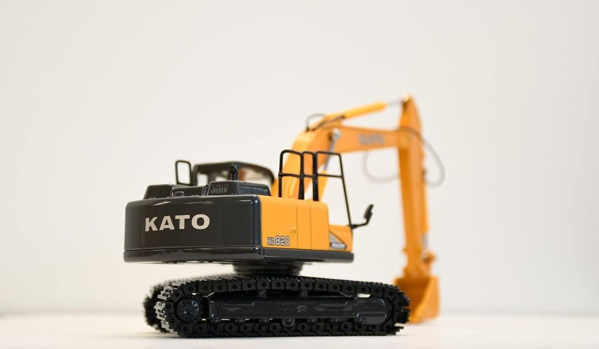 Kato Works Hydraulic excavator HD820-7 1/50 miniature Yellow Kato Works Hydraulic excavator HD820-7 1/50 miniature Yellow