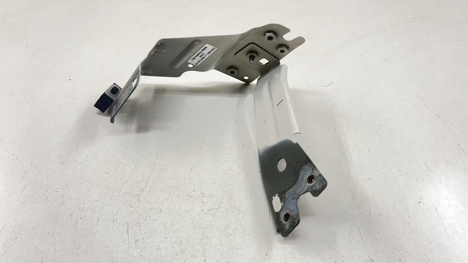 14-23 MASERATI GHIBLI DRIVER LEFT FRONT FENDER BRACKET SUPPORT MOUNT OEM