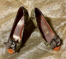 Poetic License Woman’s ✨Dazzling 3.5” Heels Orange/ Green/Brown Snake Design 39