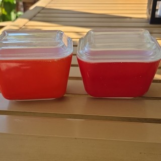 Pyrex 2 Red 501 Fridgies With Lids