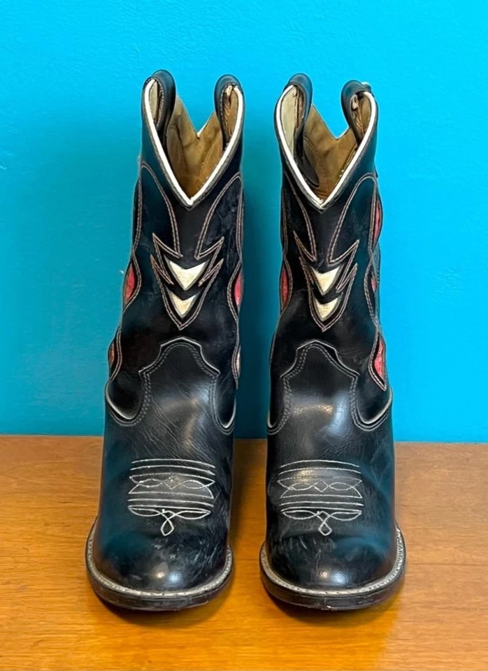 Vtg 70's Women's Cowboy Boots sz 6 D Black w/ Red & White Inlay Faux Leather - Image 2 of 4