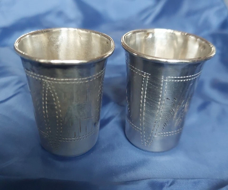 Rare paire de petits gobelets à vodka argent massif Kiev Kokoshnik 1908/18 - Photo 2/4