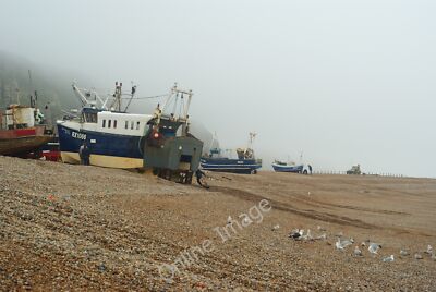 Foto 6x4 Altstadt Strand, Hastings, Sussex Hastings\/TQ8110 Blick durch c2010