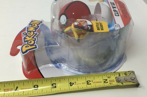 Wicked Cool Toys WCT Pokémon Clip 'N Go Pikachu Figure with Premier Ball - Picture 2 of 4