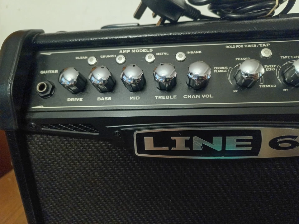 Line 6 Spider iv 15W Guitar Amplifier 8" Digital Modelling Effects SERVICED*  - Image 3 of 4