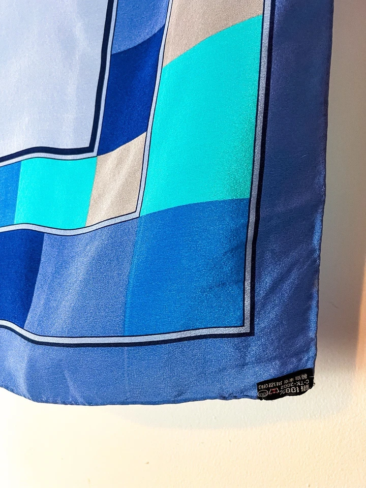 Cachecol de seda vintage YSL Yves Saint Laurent quadrado Paris estampa geográfica azul vintage França - Imagem 3 de 4
