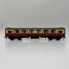 Hornby R4344A BR Blood and Custard Maunsell Corridor 1st Class - S7675S' - Boxed