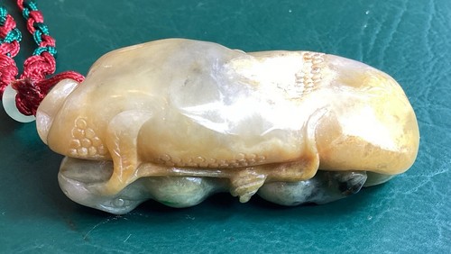 Multi Toned 2 Sided Jadeite Gecko Mushroom Peanut Translucent Pendant - Picture 10 of 18