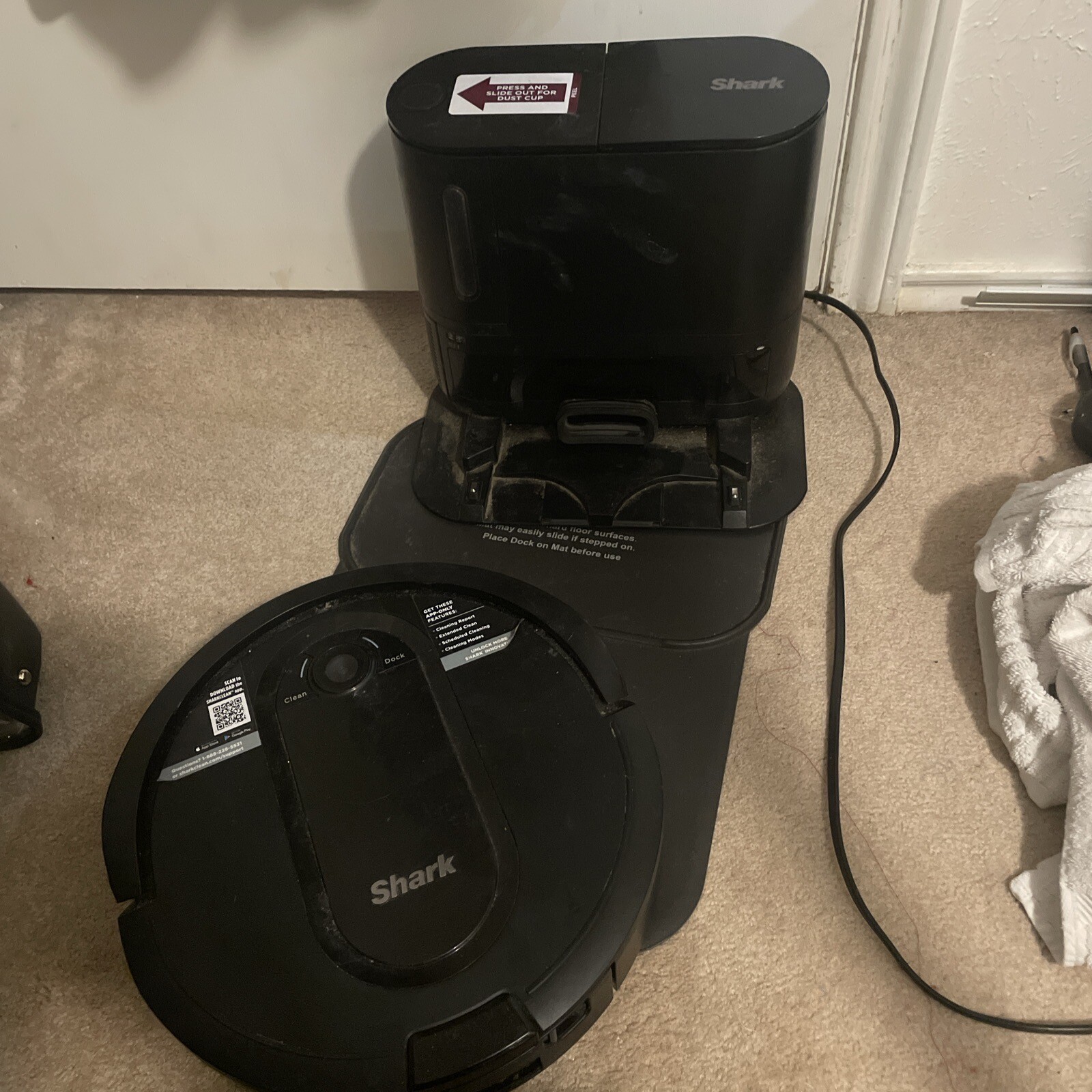 Shark RV100AE/UR1000SR IQ AppControlled SelfCharging Robot Vacuum