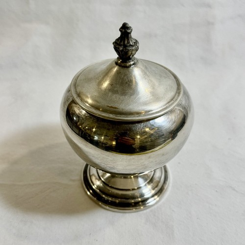 Azúcarero o tarro de baratija vintage con pedestal tono plateado con tapa - Imagen 7 de 9