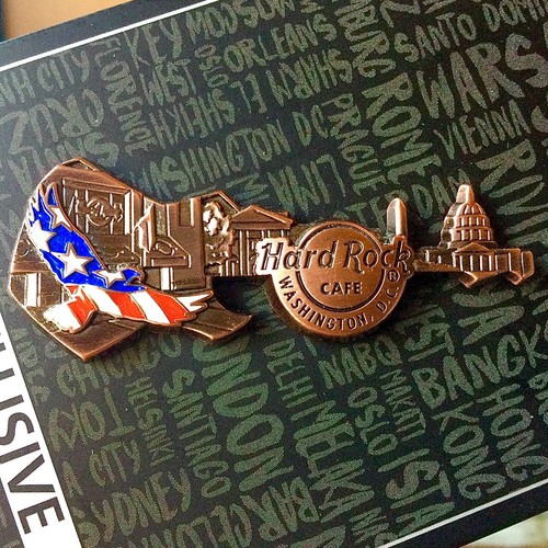 2017 HARD ROCK CAFE WASHINGTON DC 3D SKYLINE GUITAR AMERICAN BALD EAGLE PIN