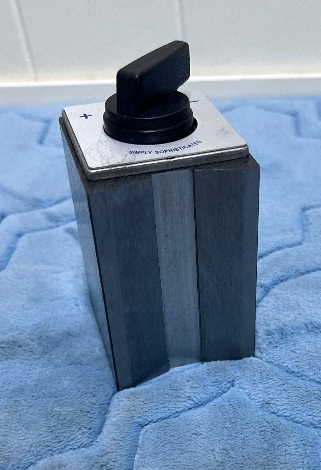 NOGA magnetic base with on/off switch