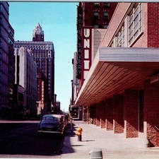 c1960s Des Moines, IA Locust Street Hotel Savery Chrome Postcard A101