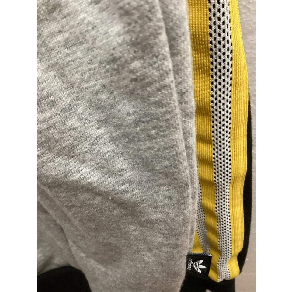 Conjunto combinando com capuz e leggings Adidas Rita Ora banido do normal - Imagem 4 de 4