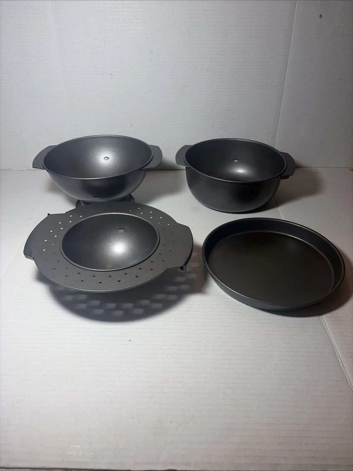 Betty Crocker Bake 'n Fill Flip & Decorate Bake Pan 4 Piece Baking Set Cake